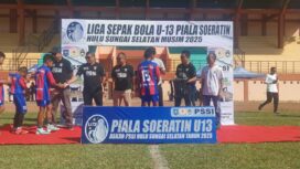 Pengalungan medali juara Piala Soeratin HSS U13.