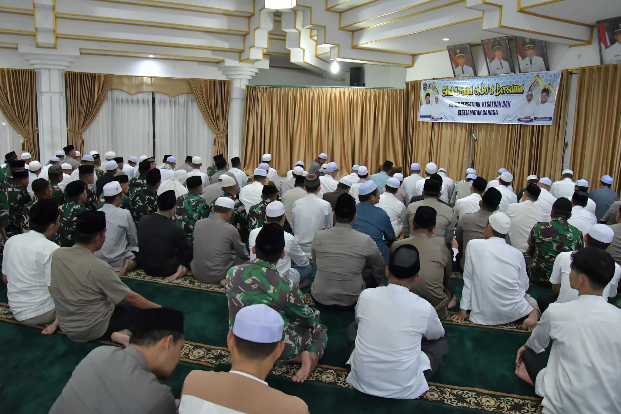 Pemkab HSS Salat Hajat Berjamaah Doakan Keberkahan Daerah