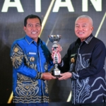 Desa Tambingkar PHBS Terbaik se-Kalsel; Bupati HSS Terima Sejumlah Penghargaan