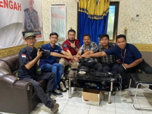Bripda Tamsa Tiarap Antara Kaki Warga, Selamatkan Anak Kecil Tersangkut di Bawah Mobil