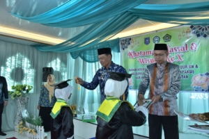 Wabup HSS Mewisuda Santri Alquran Lembaga Binaan BKPAKSI