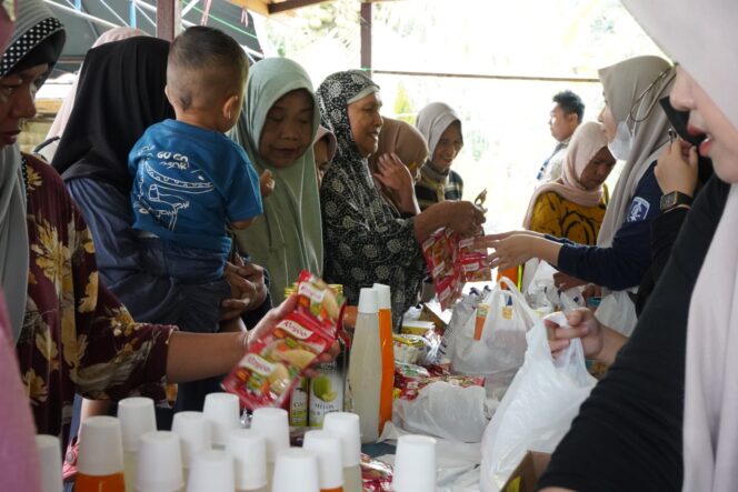 
 Pemkab HST Gelar Pasar Murah di Taras Padang: Kendalikan Inflasi Jelang Ramadan