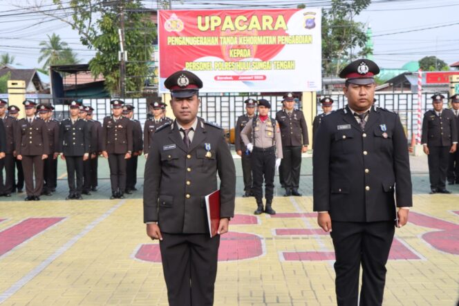 
 Polres HST Upacara Penganugerahan Satyalancana Pengabdian