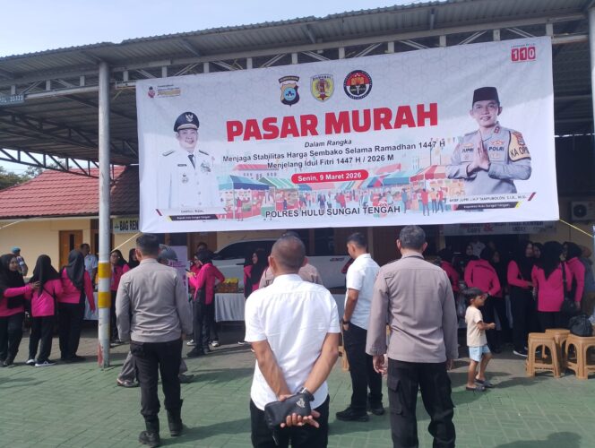 
 Masyarakat Antusias Datangi Pasar Murah Ramadan di Polres HST