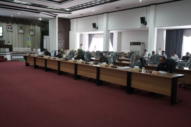 
 Komisi III DPRD HSS Rapat Bahas Ranperda Pengelolaan Barang Milik Daerah