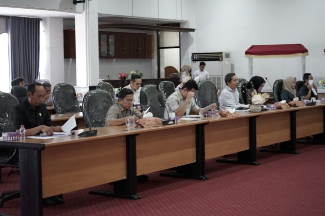 
 Komisi III DPRD HSS Bahas Ranperda RTRW 2026–2046 Bersama Eksekutif
