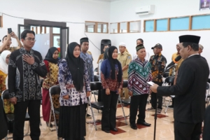Bupati HSS Lantik 8 Anggota BPD PAW