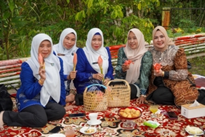 Kecombrang Melimpah di Loksado, Hj Tata Dorong Jadi Produk Unggulan