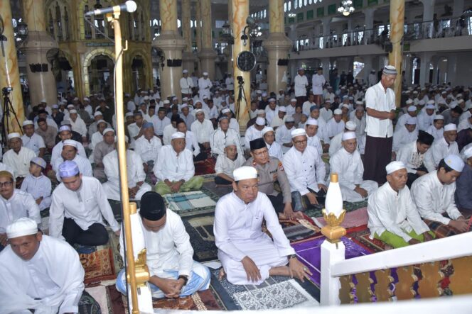 
 Wabup HSS Ikuti Salat Idul Adha Bersama Warga Daha