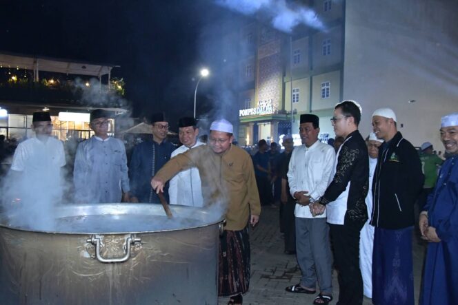 
 Bupati dan Wabup HSS Hadiri Masak Jumbo Bersama Keluarga Besar Ponpes Dalpa