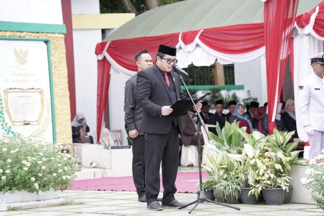 
 Ketua DPRD Kabupaten HSS Akhmad Fahmi menghadiri upacara HUT ke-77 Proklamasi Gubernur Tentara ALRI Divisi IV Pertanahan Kalimantan. (Sekretariat DPRD HSS)