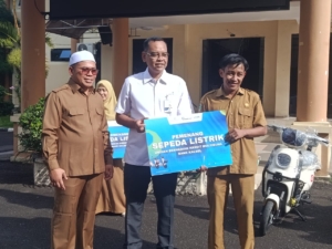 Wabup HST Serahkan Hadiah Undian Kredit Multiguna Bank Kalsel