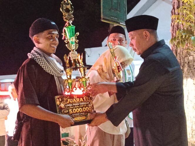 
 Kreasi Pemuda Banua Jingah Jadi Juara Pawai Malam Iduladha di HST