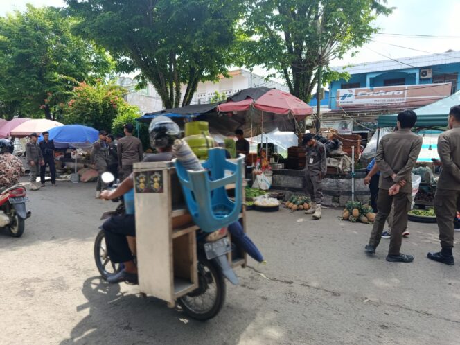 
 PKL di Jalan Pasar Keramat Barabai Ditertibkan, Demi Kelancaran Lalu Lintas