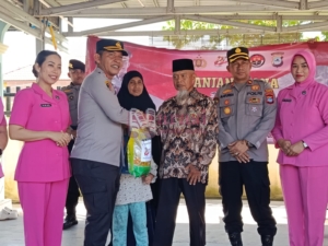Polres HST Salurkan 1.000 Paket Sembako dan Anjangsana Sambut Hari Bhayangkara ke-80