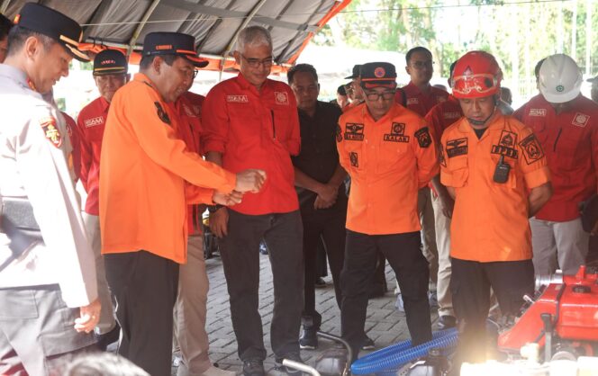 
 Pengecekan sarana pemadaman api dalam penanganan Karhutla di Kabupaten HSS. (Prokopim Setda HSS)