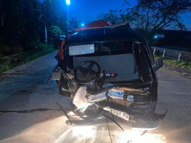 
 Diduga Mengantuk, Pikap Hantam Fortuner di Titik Rawan Kecelakaan Banua Jingah