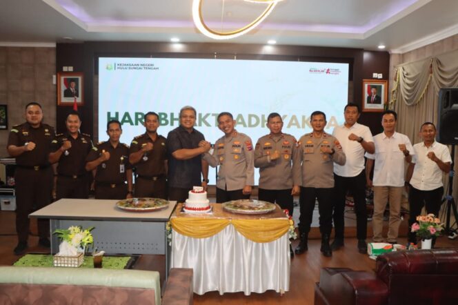 
 Jalin Sinergi, Polres HST Ucapkan Selamat Hari Bhakti Adhyaksa ke-66 ke Kejari HST