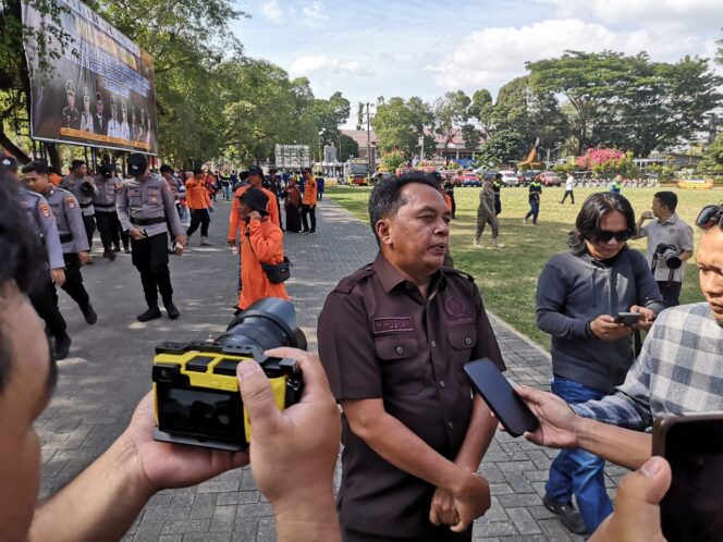 
 Wakil Ketua I DPRD Kabupaten HSS Husnan saat menghadiri apel siaga Karhutla di Lapangan Lambung Mangkurat, Kandangan. (npm)
