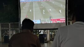 Wabup HSS Suriani mengikuti Nobar pertandingan sepak bola Piala Dunia 2026 di Lapangan Basket, Kawasan Lapangan Lambung Mangkurat, Kandangan.